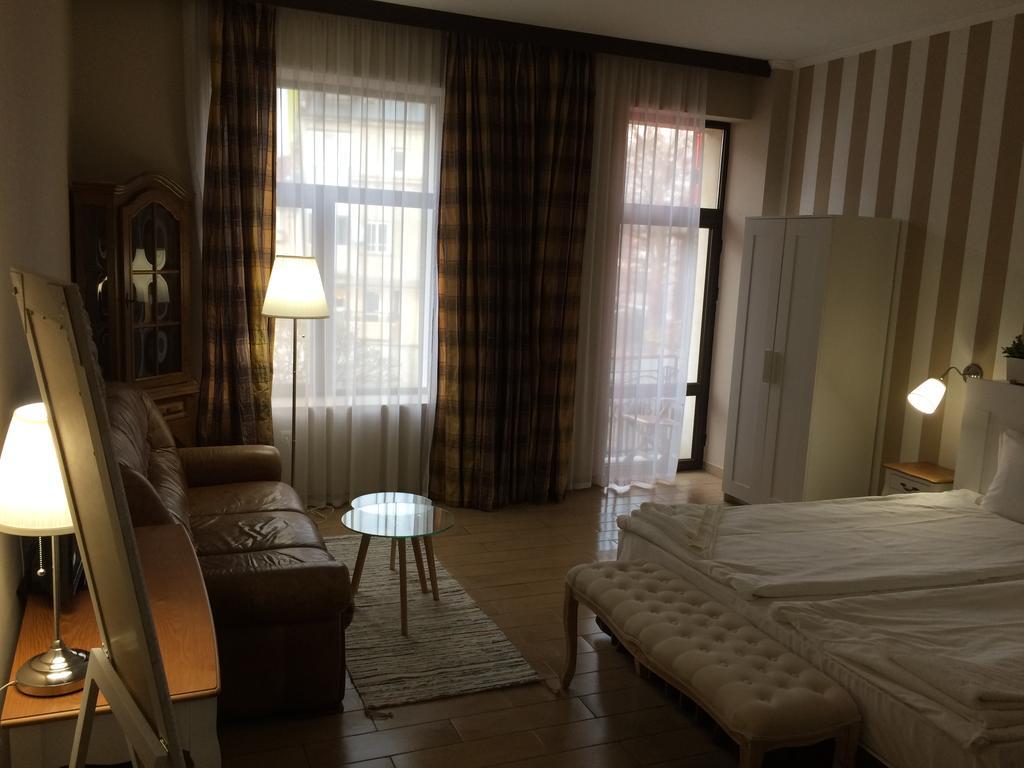 Art Hotel Warna Exterior foto